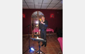 Azouz de chez DECIBEL met l'ambiance.